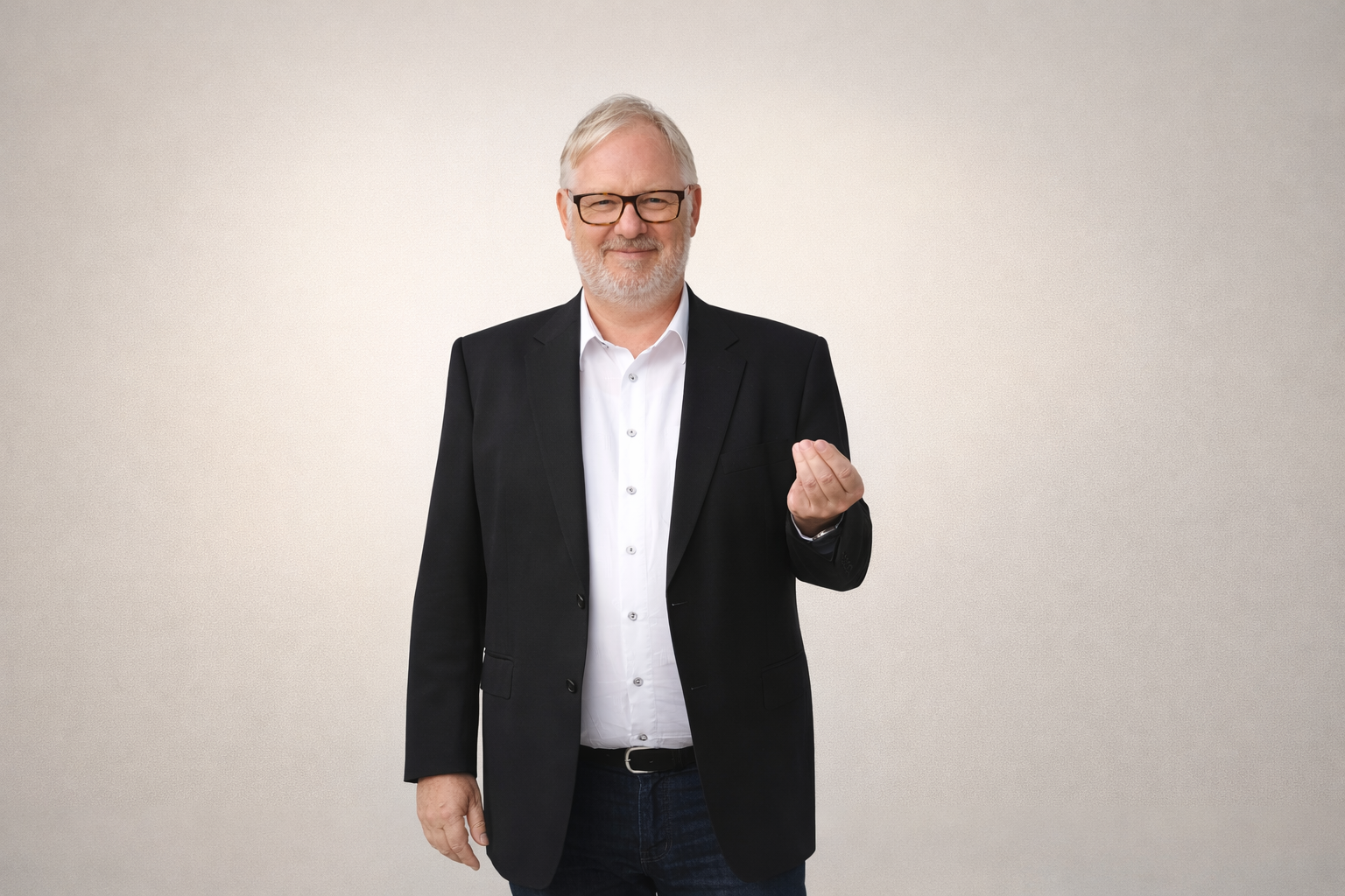 Bernd Wenske als Berater für Recruiting Strategie vor ruhigem Hintergrund
