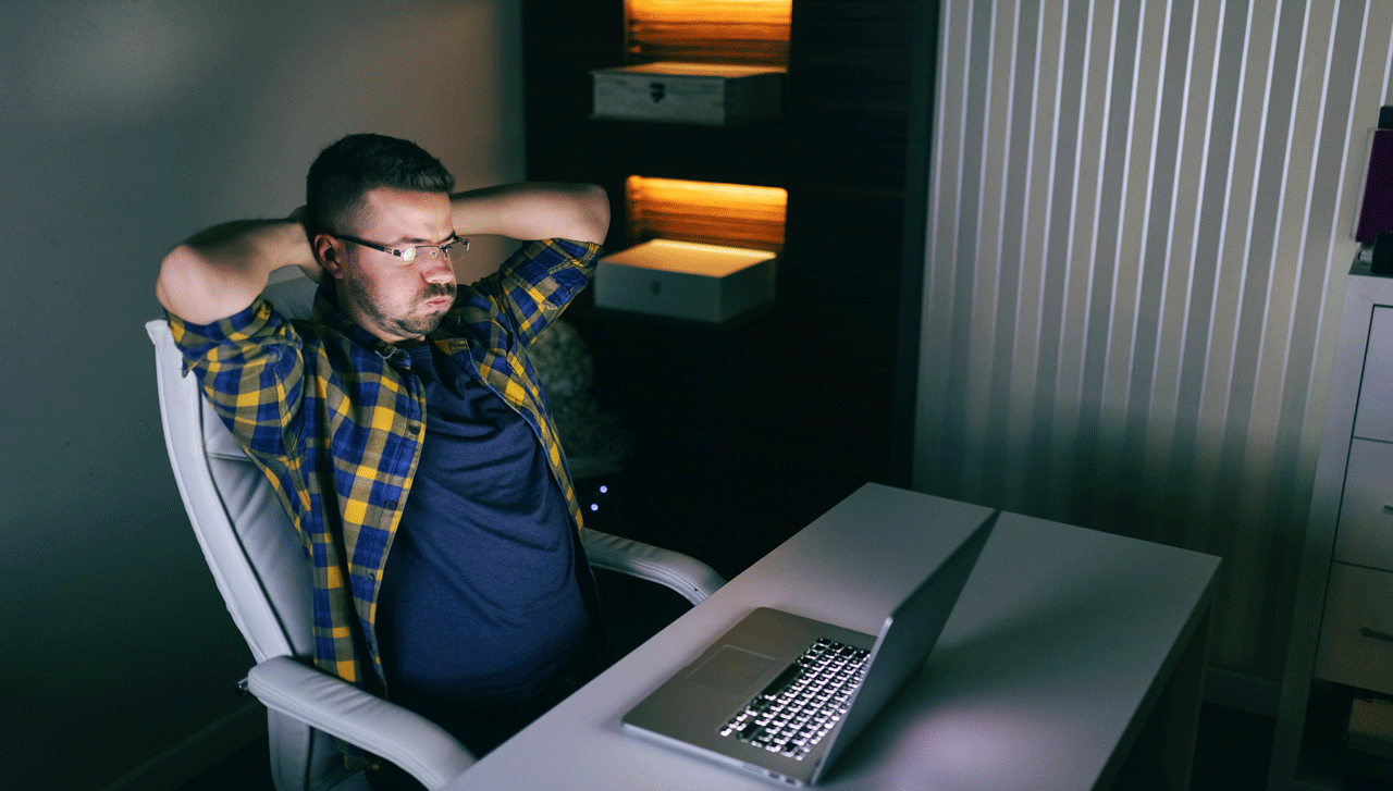 International professional evaluating the financial costs of a job search in Germany